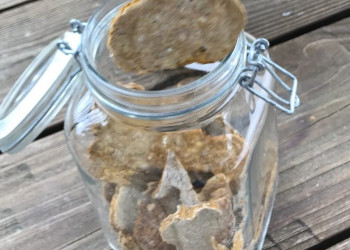 Amy’s Got Crackers // Love and Gratitude in a Treat